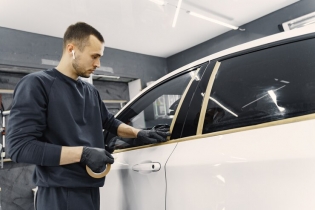 ТОНИРОВЩИК СТЕКОЛ АВТО